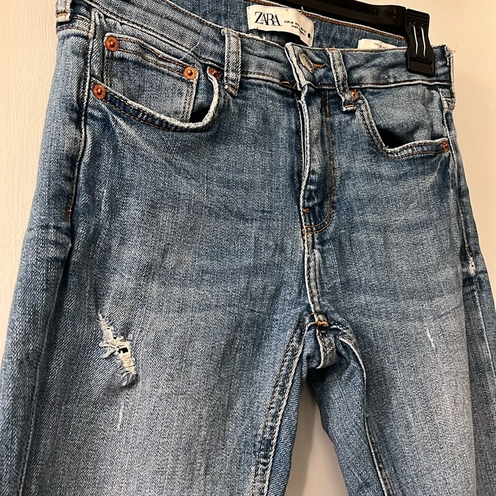 Zara Raw Hem The Skinny Ankle Distressed Jeans